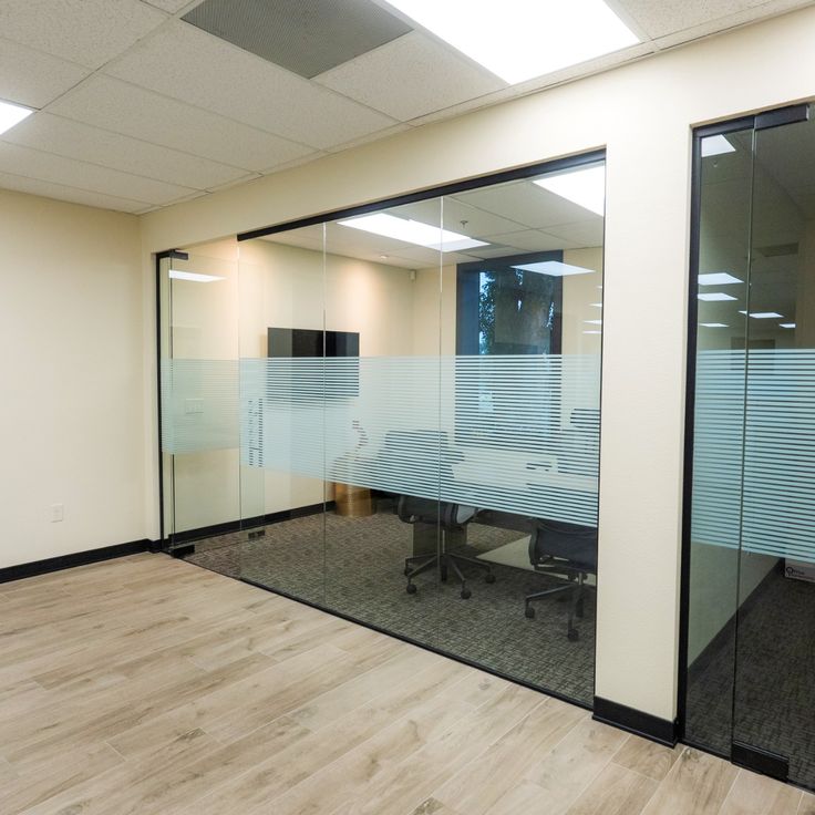 Suimas Interiors Aluminum Frameless Partition Installation